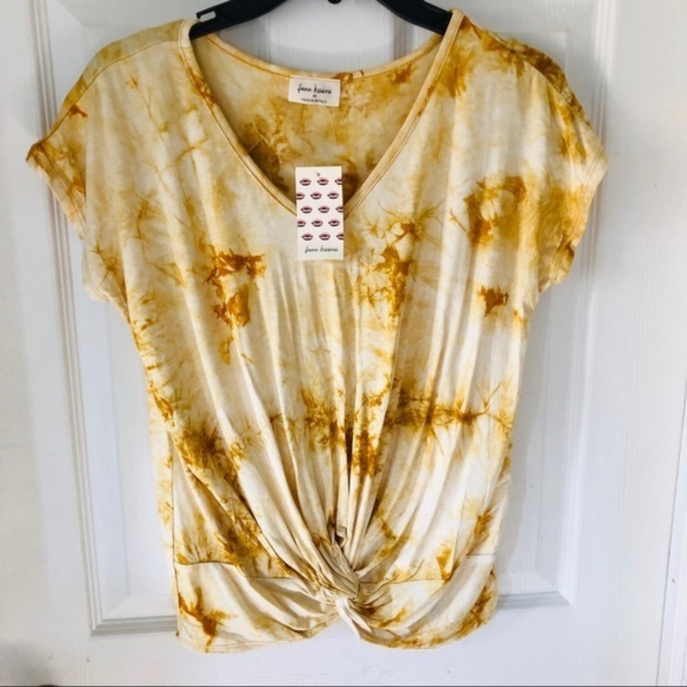 NWT FREE KISSES yellow tie-dye stretch tie front twist shirt size Medium